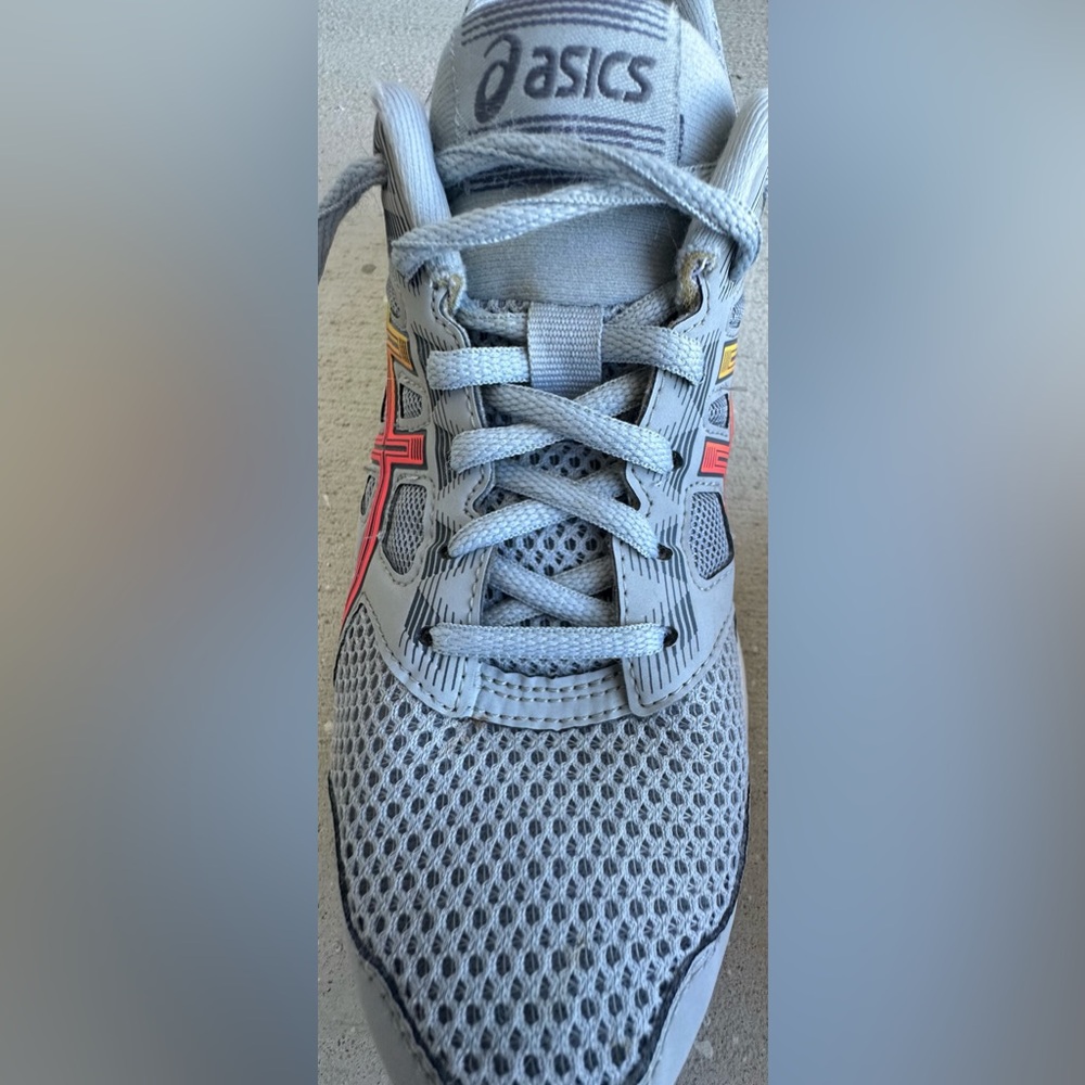 ASICS Women’s Light Gray Mesh Athletic Shoes with Red and Yellow Accents - Picture 3 of 10